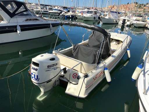 BOSTON WHALER BOSTON WHALER Outrage 21