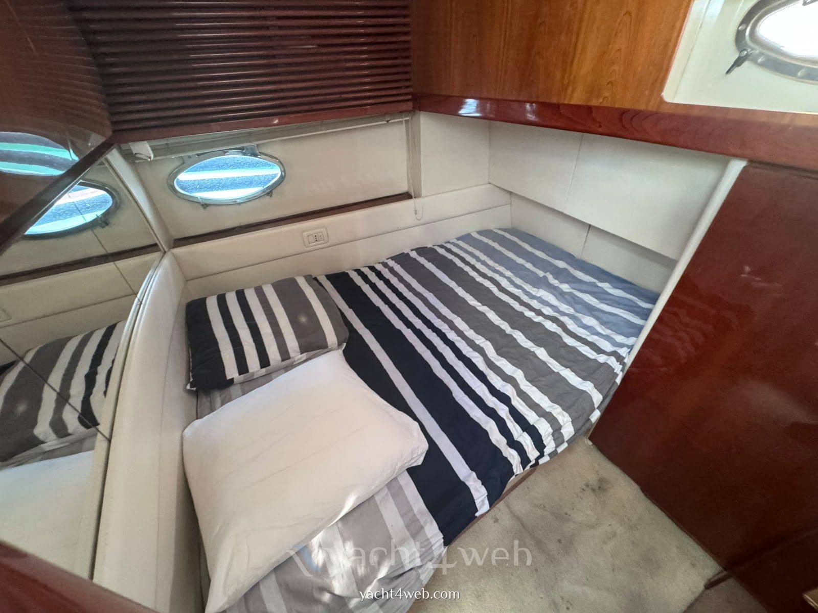 Pershing 54 usato