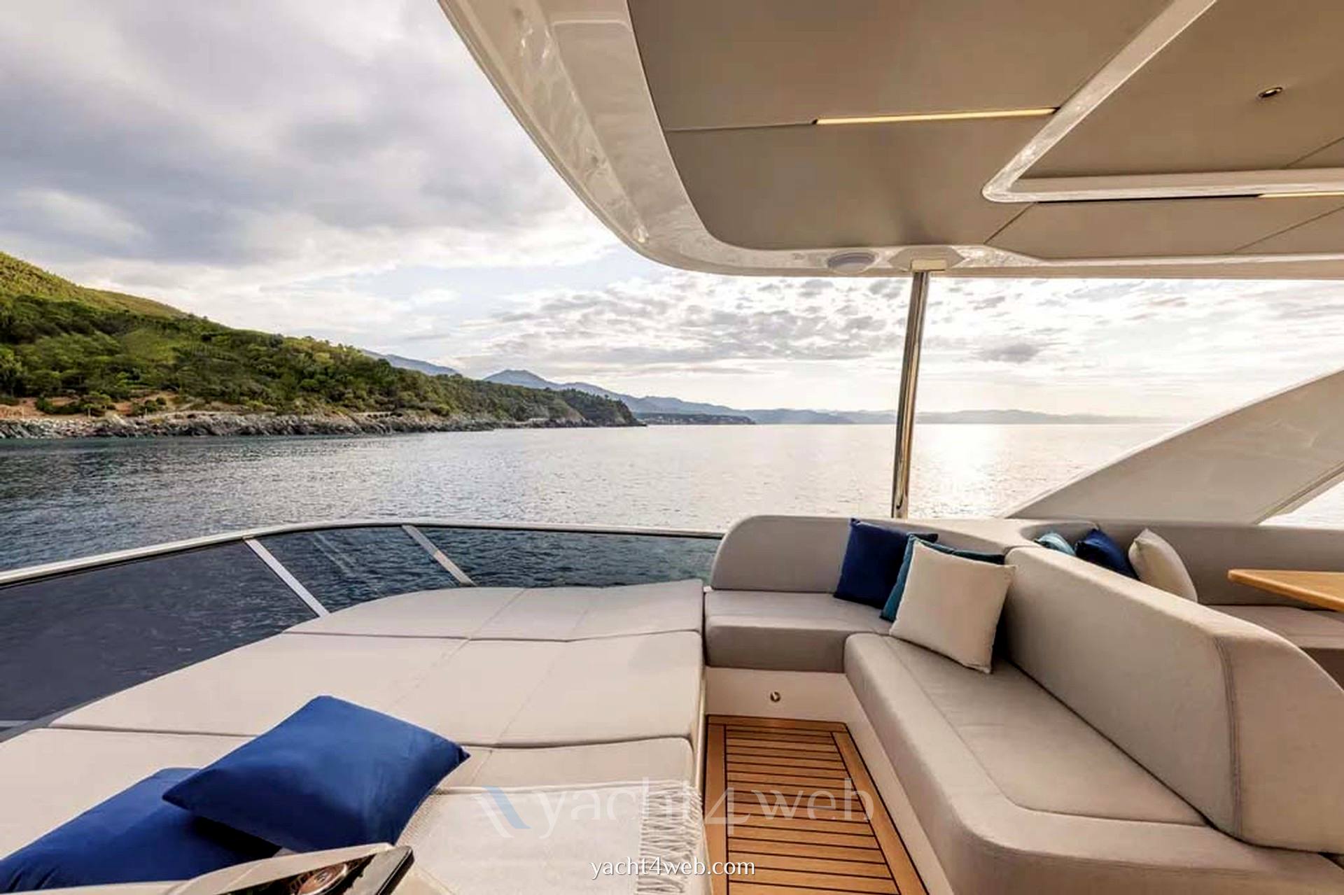 Absolute 60 fly Motoryacht