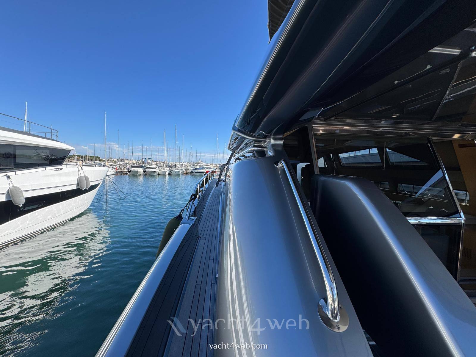 Riva 86 domino Motoryacht