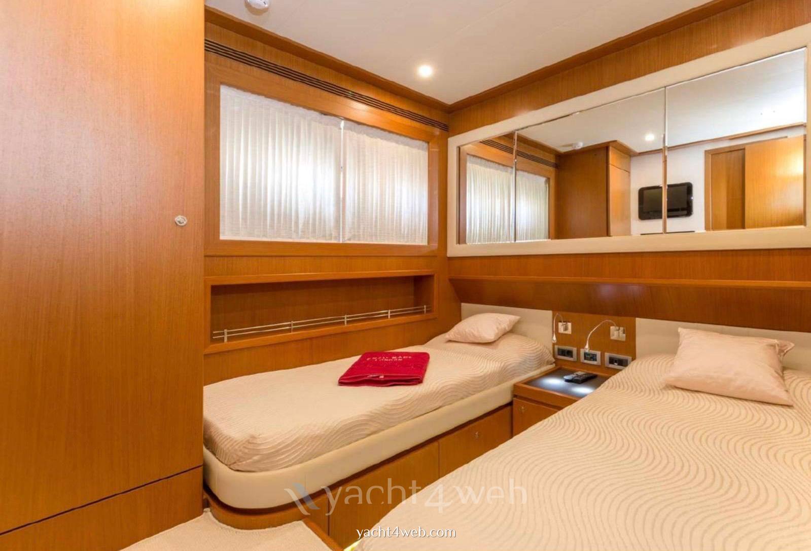 Ferretti yachts Altura 840 usato