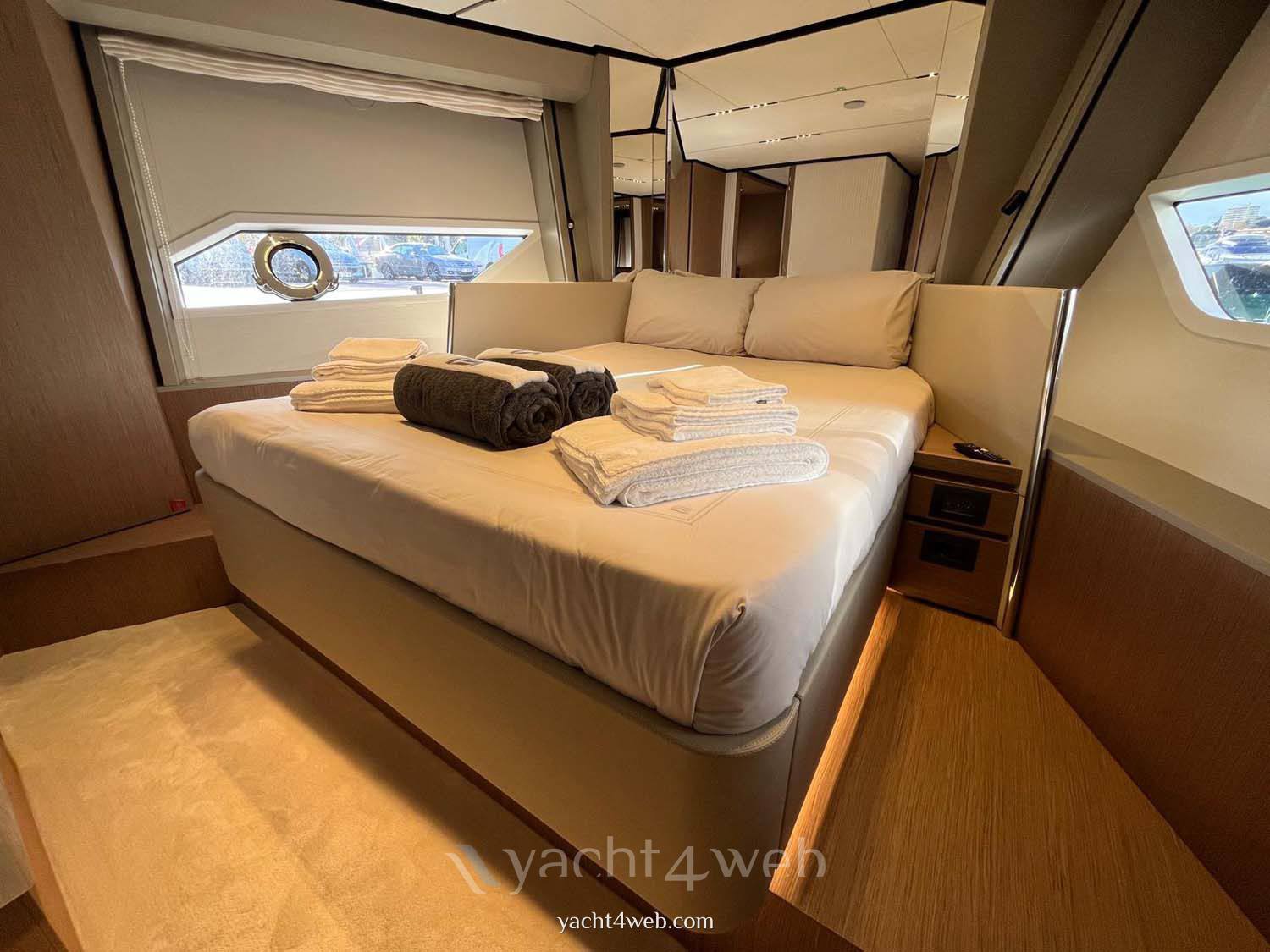 Ferretti yachts 720 0