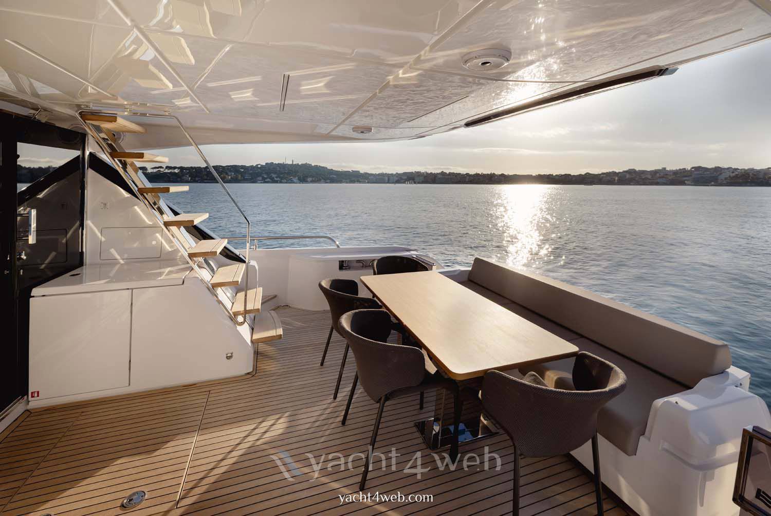 Ferretti yachts 720 照片