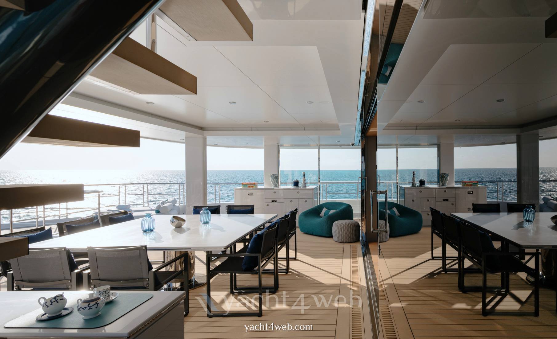 Silver yachts Reduce 0