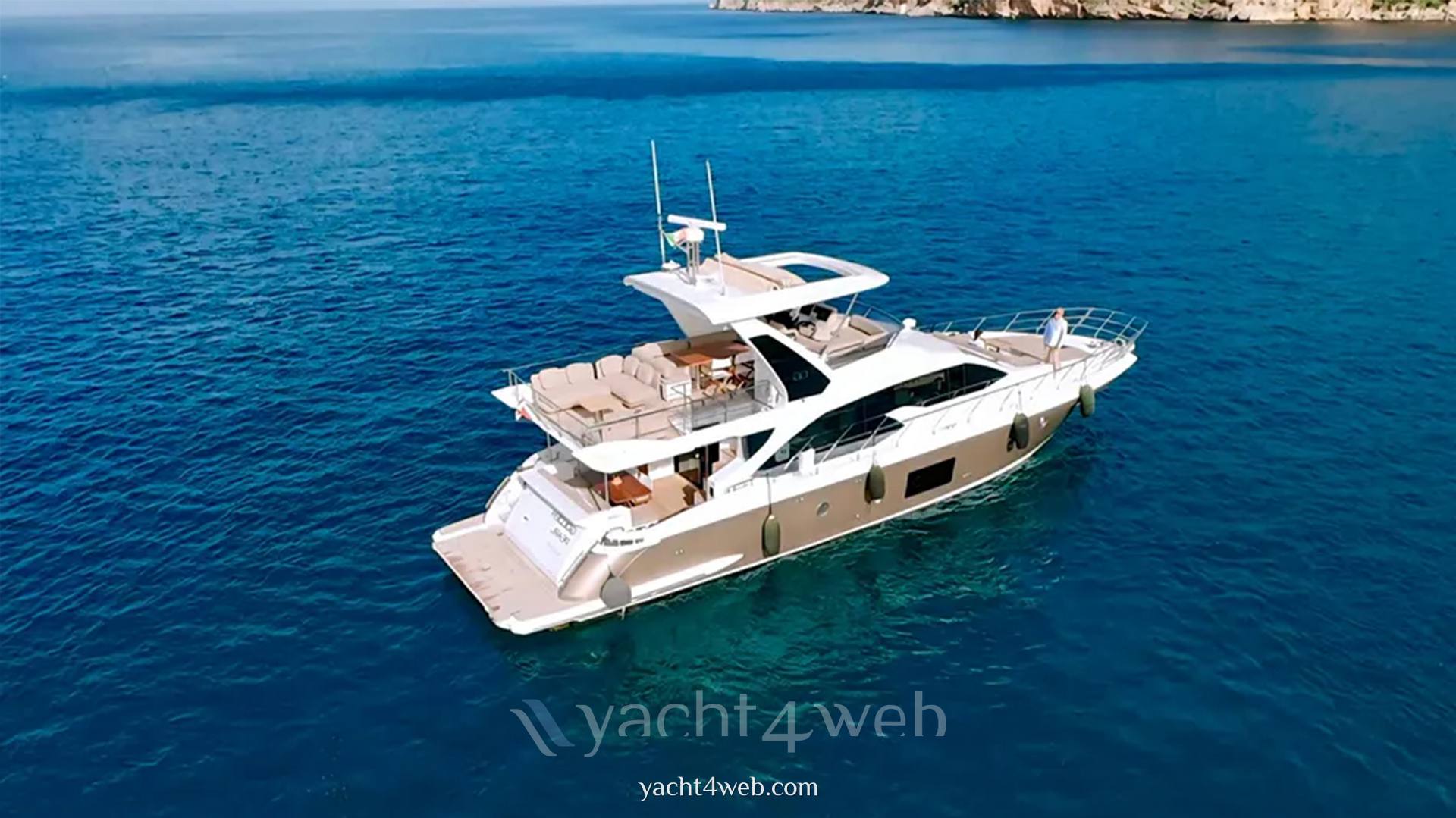 Azimut 66