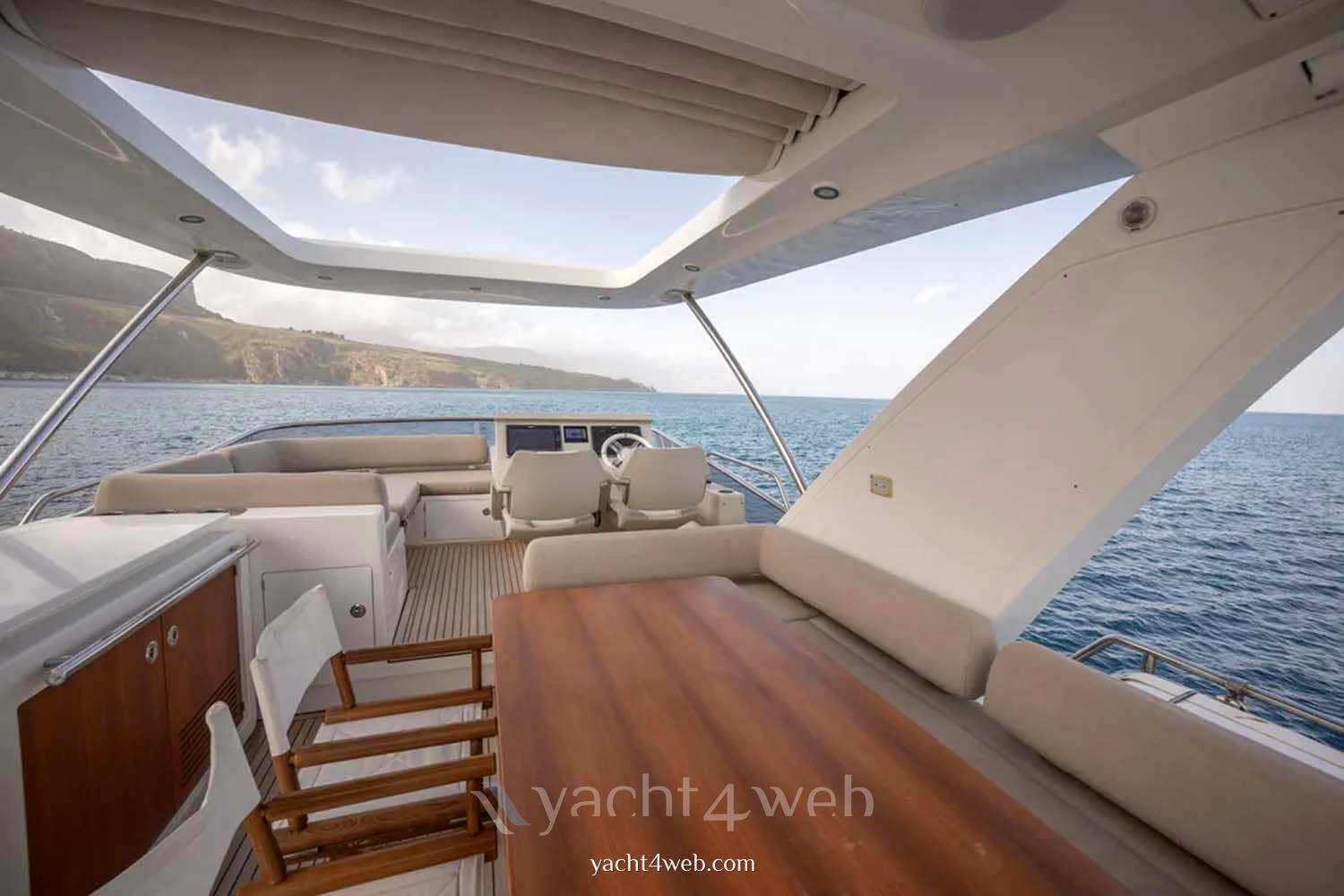 Azimut 66