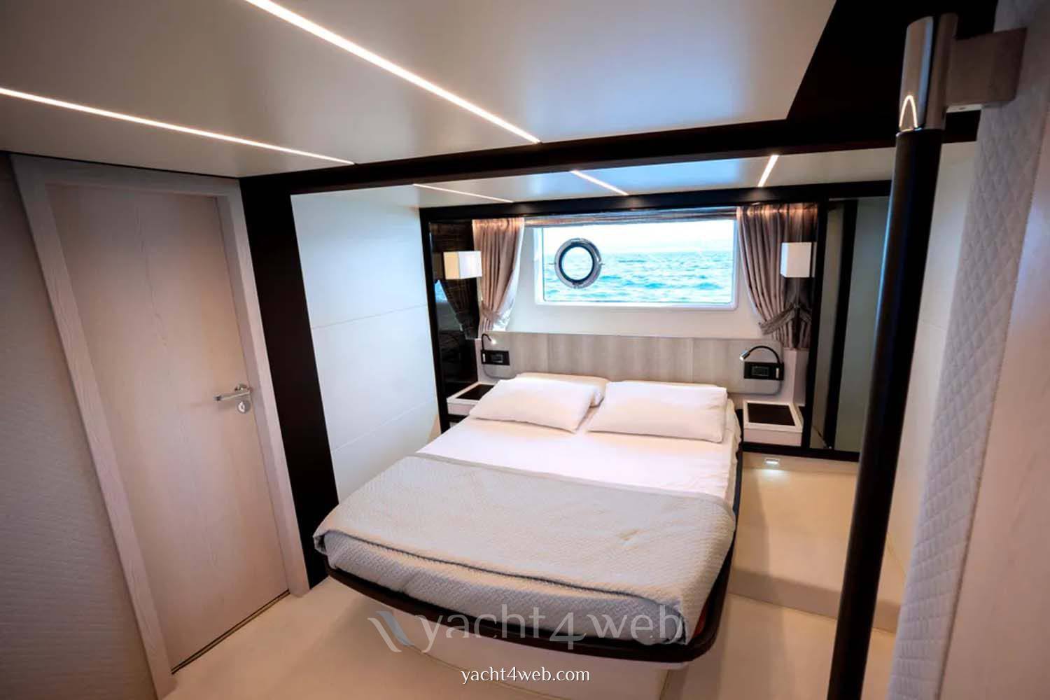 Azimut 66
