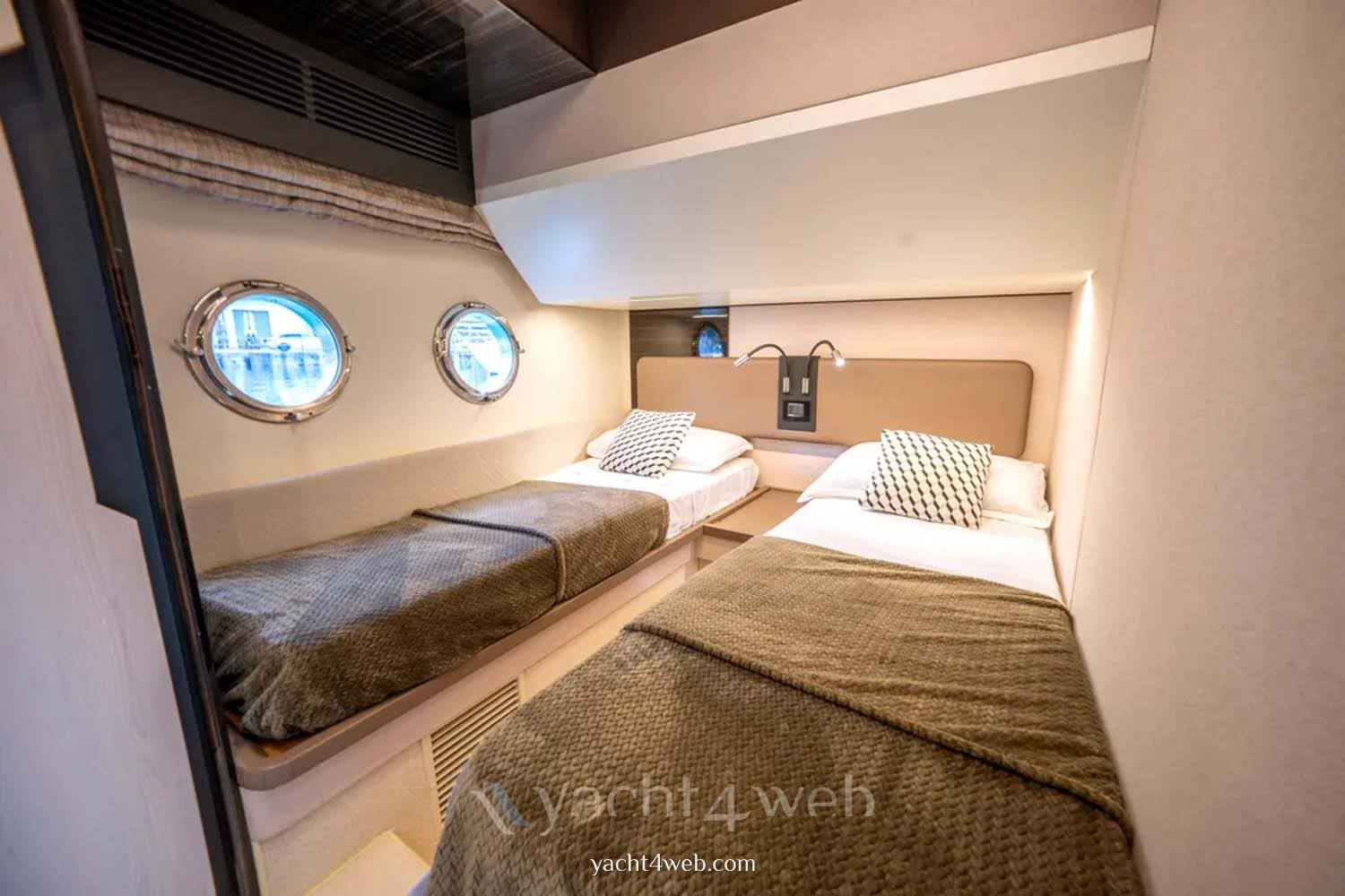 Azimut 66 0