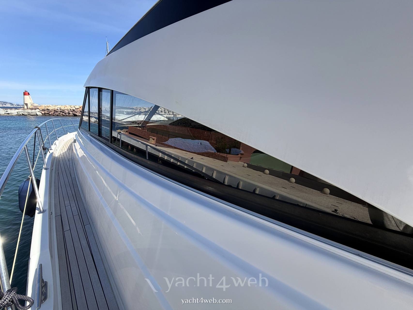 Riviera 5800 sport yacht usato