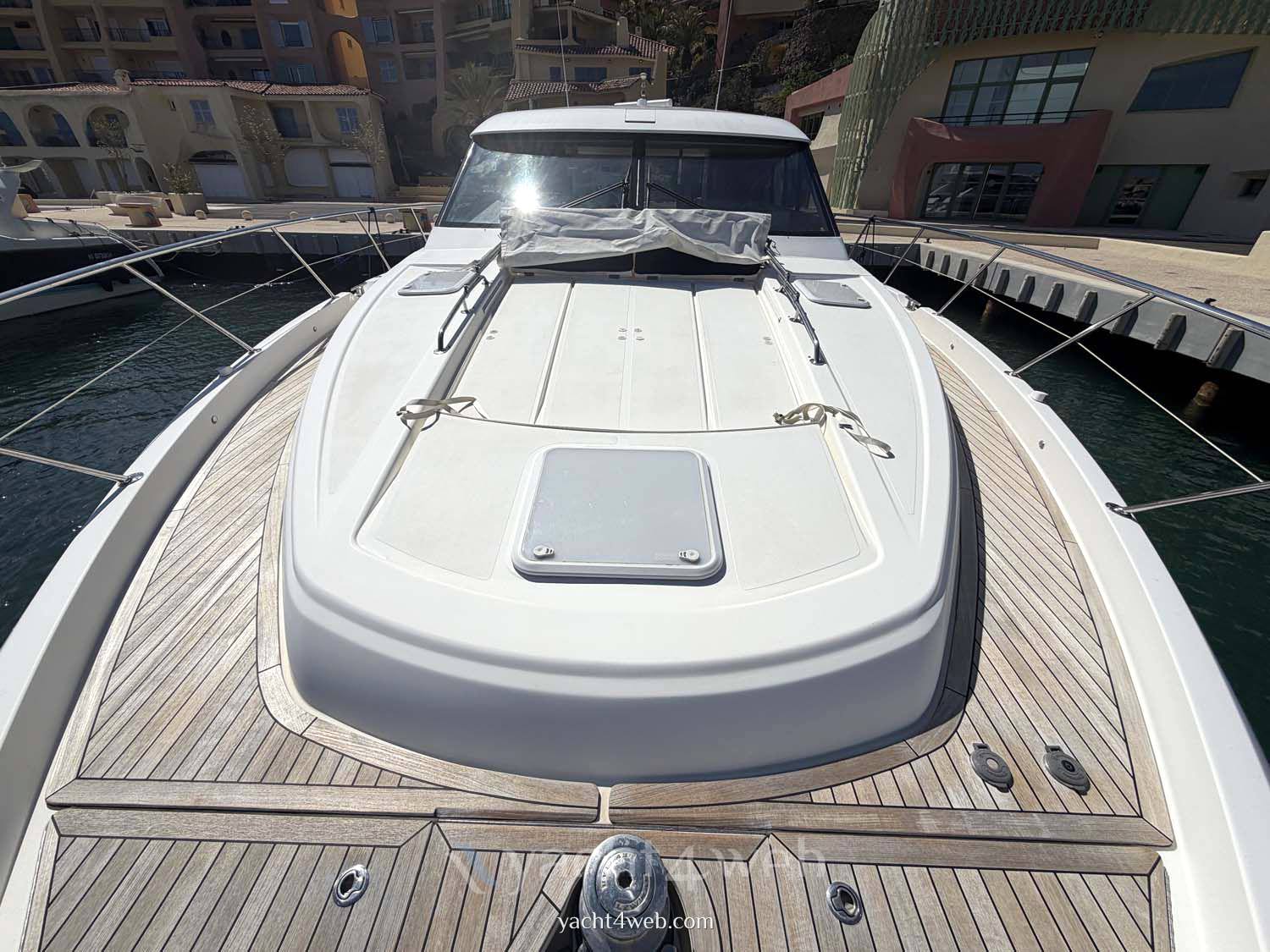 Riviera 5800 sport yacht barca a motore