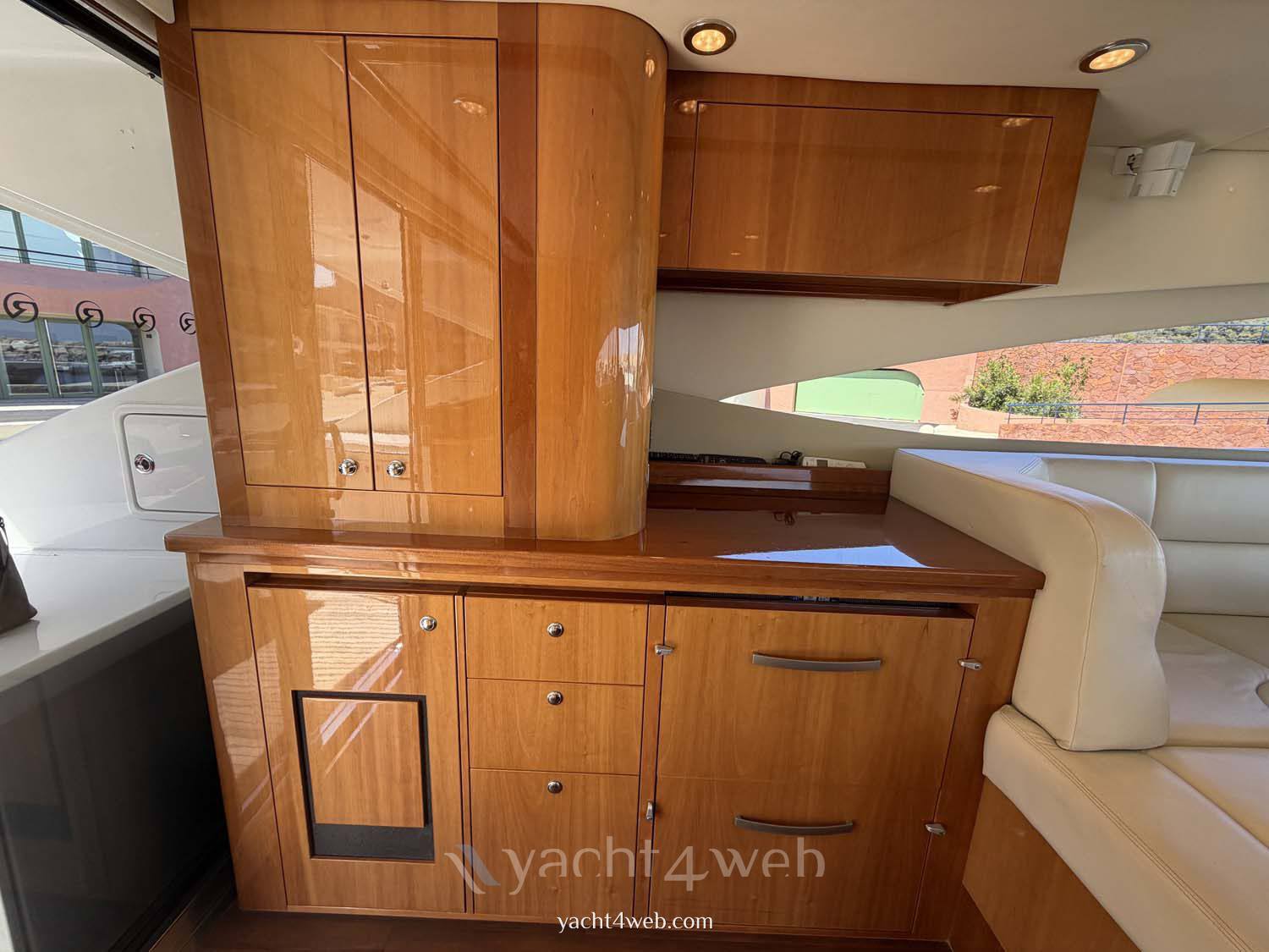Riviera 5800 sport yacht fotografia