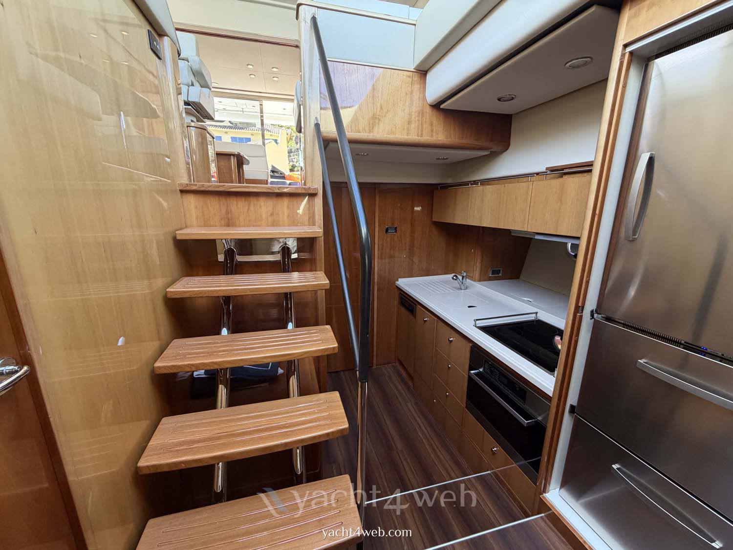 Riviera 5800 sport yacht usato