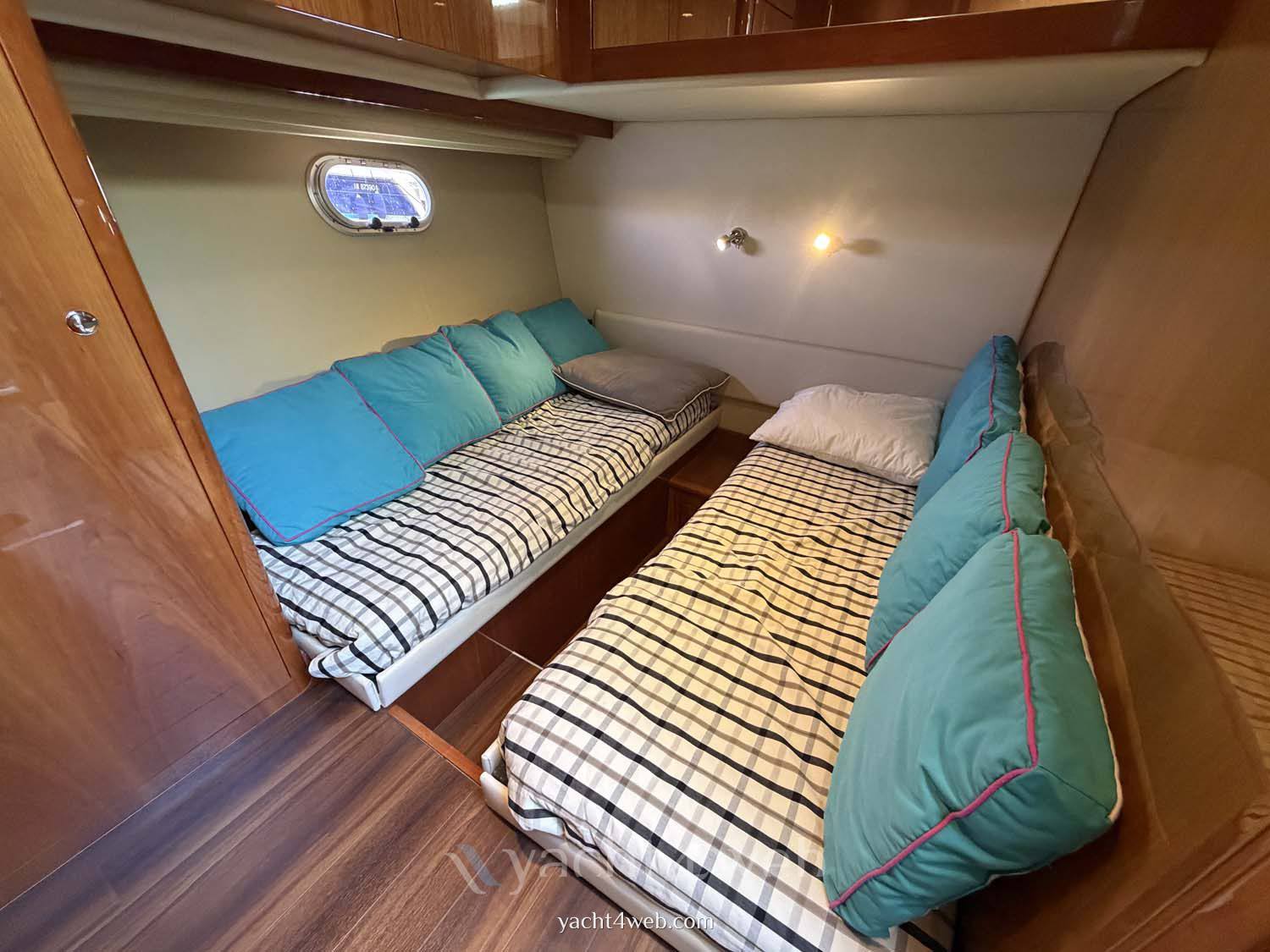 Riviera 5800 sport yacht fotografia