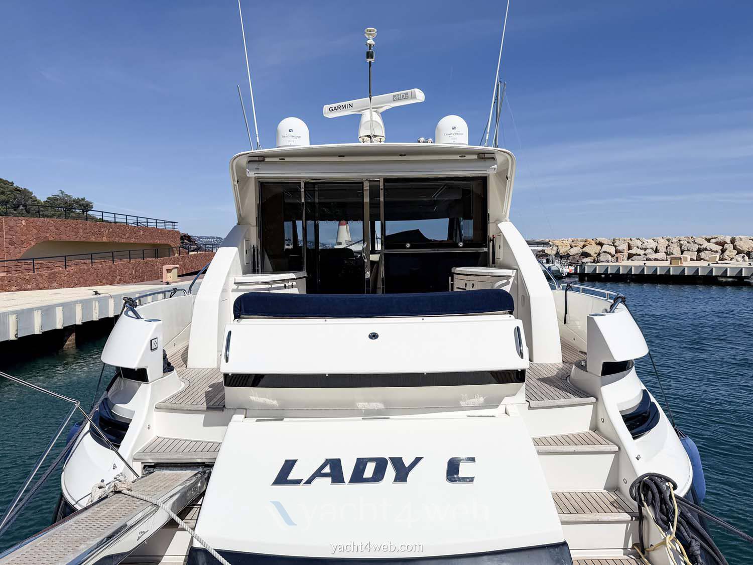 Riviera 5800 sport yacht usato
