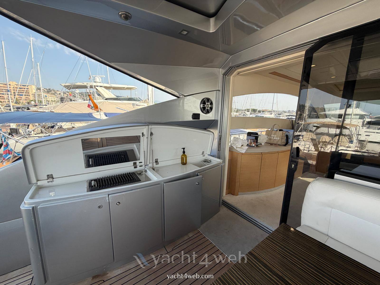 Pershing 64 barca a motore