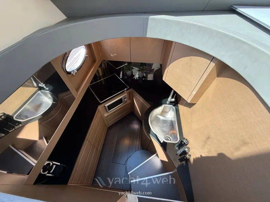Pershing 64