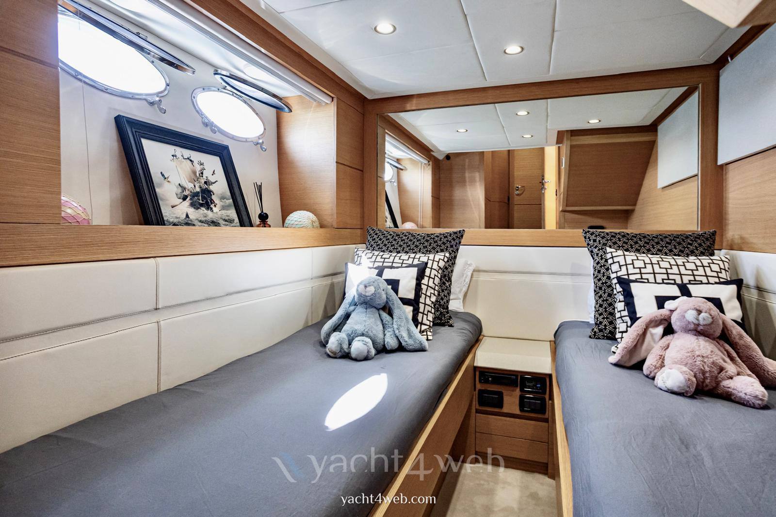 Pershing 64 0