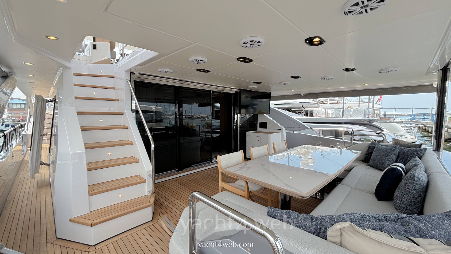 Azimut 27 grande metri fotografia