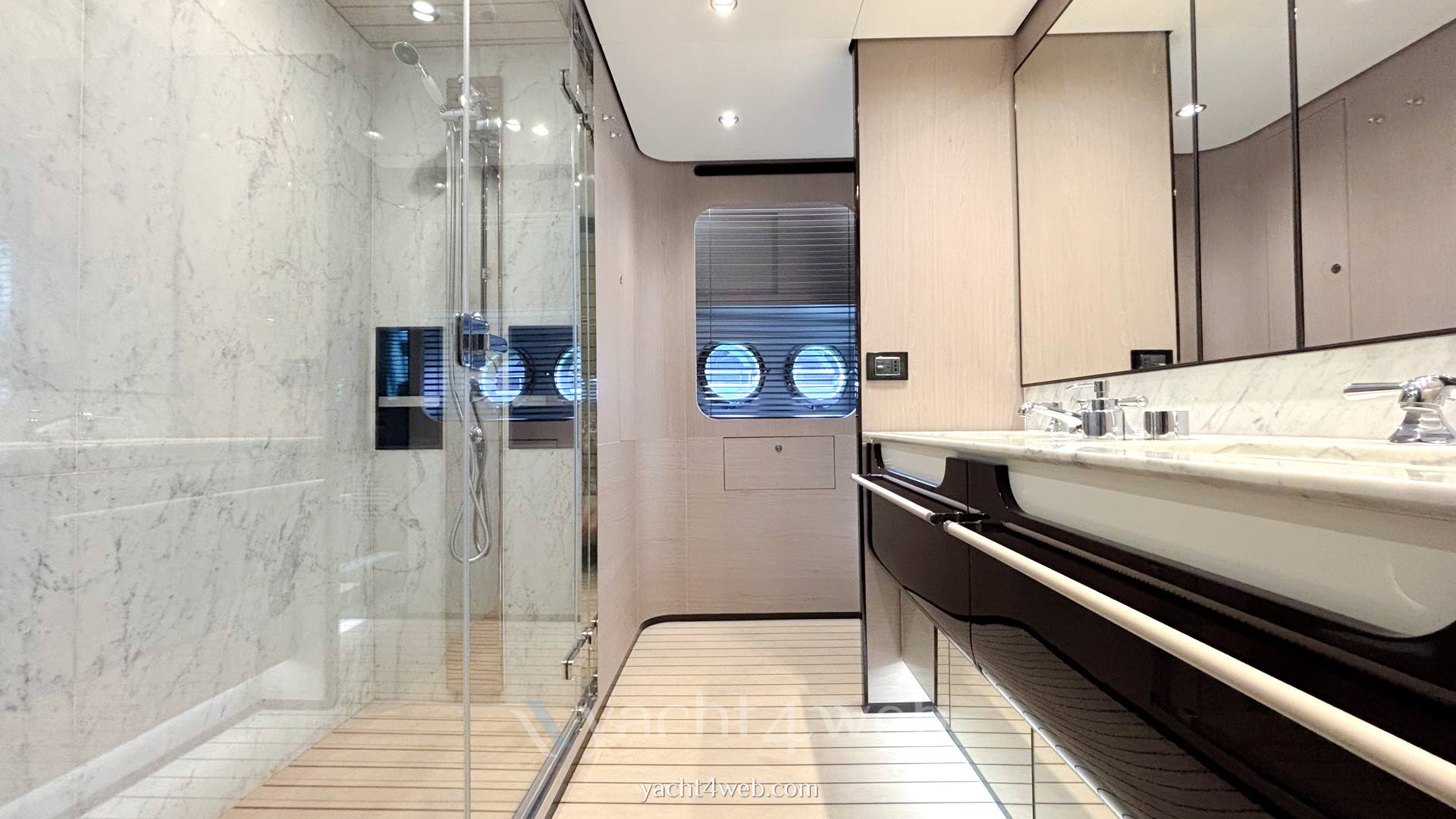 Azimut 27 grande metri usato