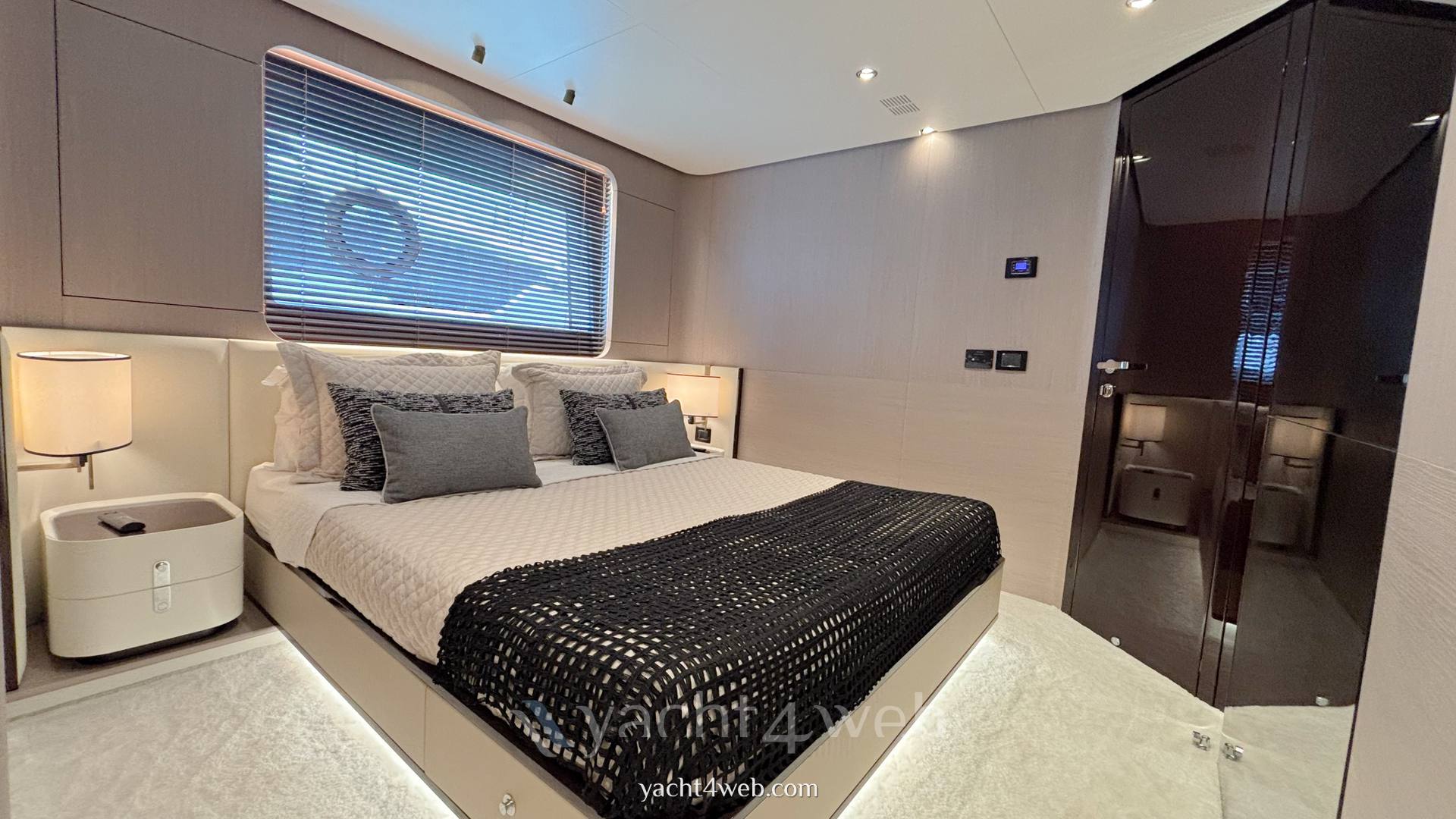 Azimut 27 grande metri usato