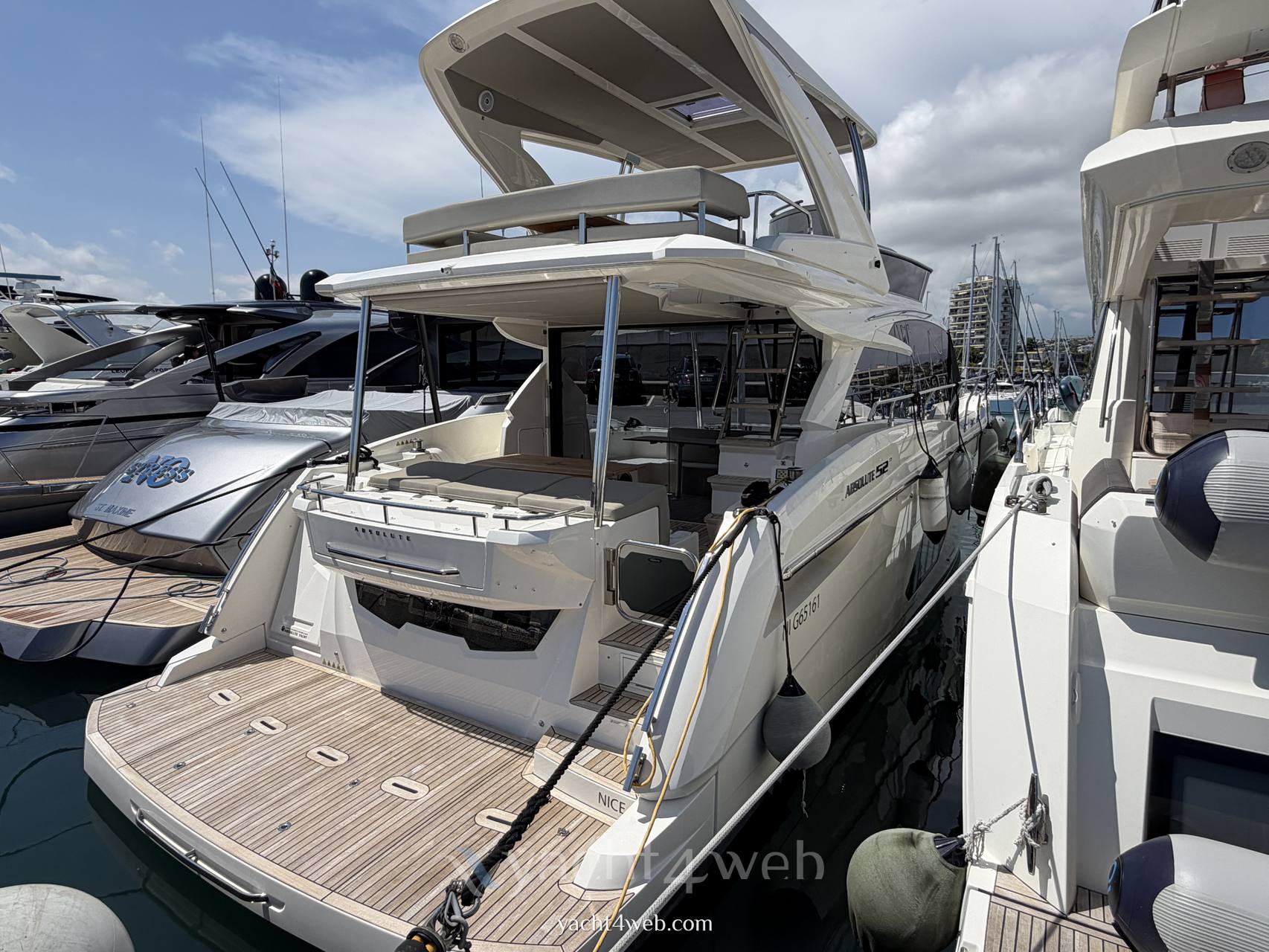 Absolute 52 fly Motoryacht