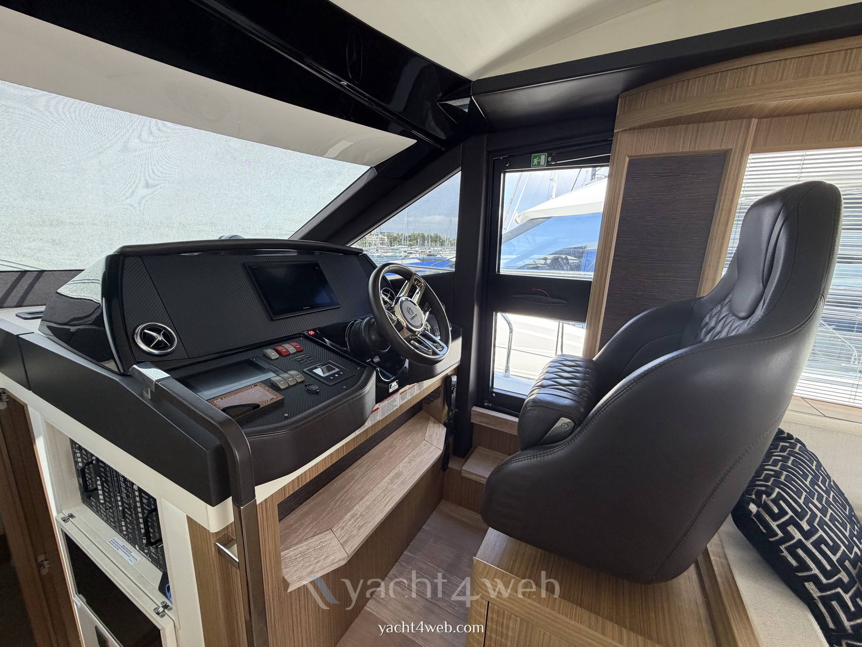 Absolute 52 fly Motoryacht usato