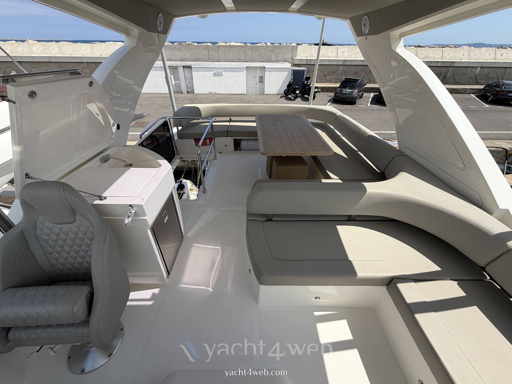 Absolute 52 fly Motoryacht usato