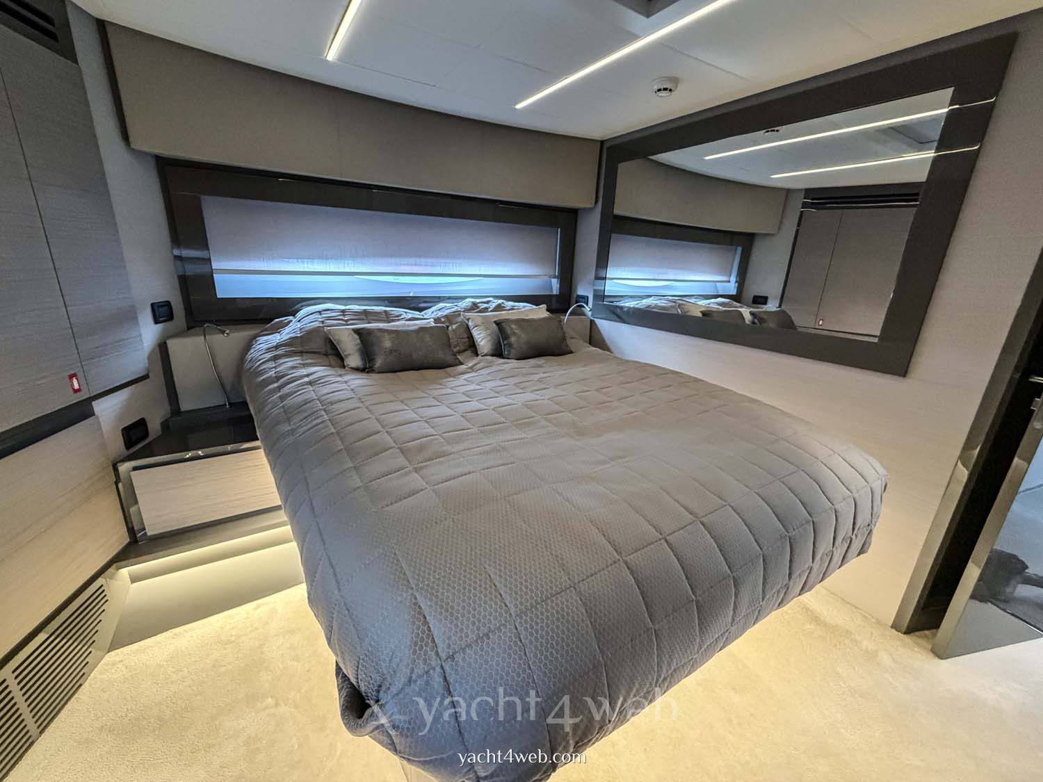 Pershing 62 0