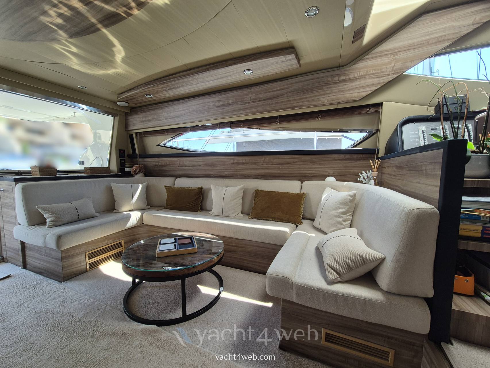Ferretti yachts 620 fotografia