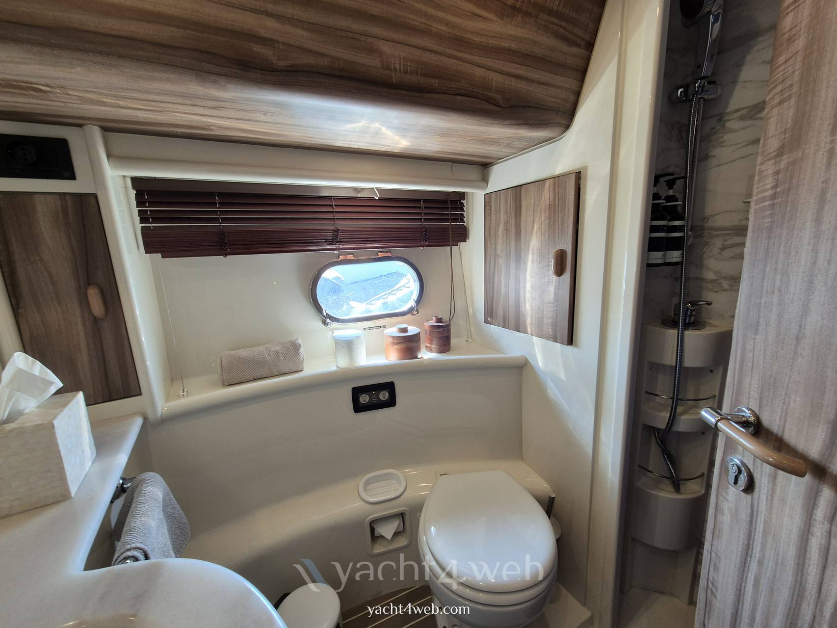 Ferretti yachts 620 Barca a motore usata in vendita