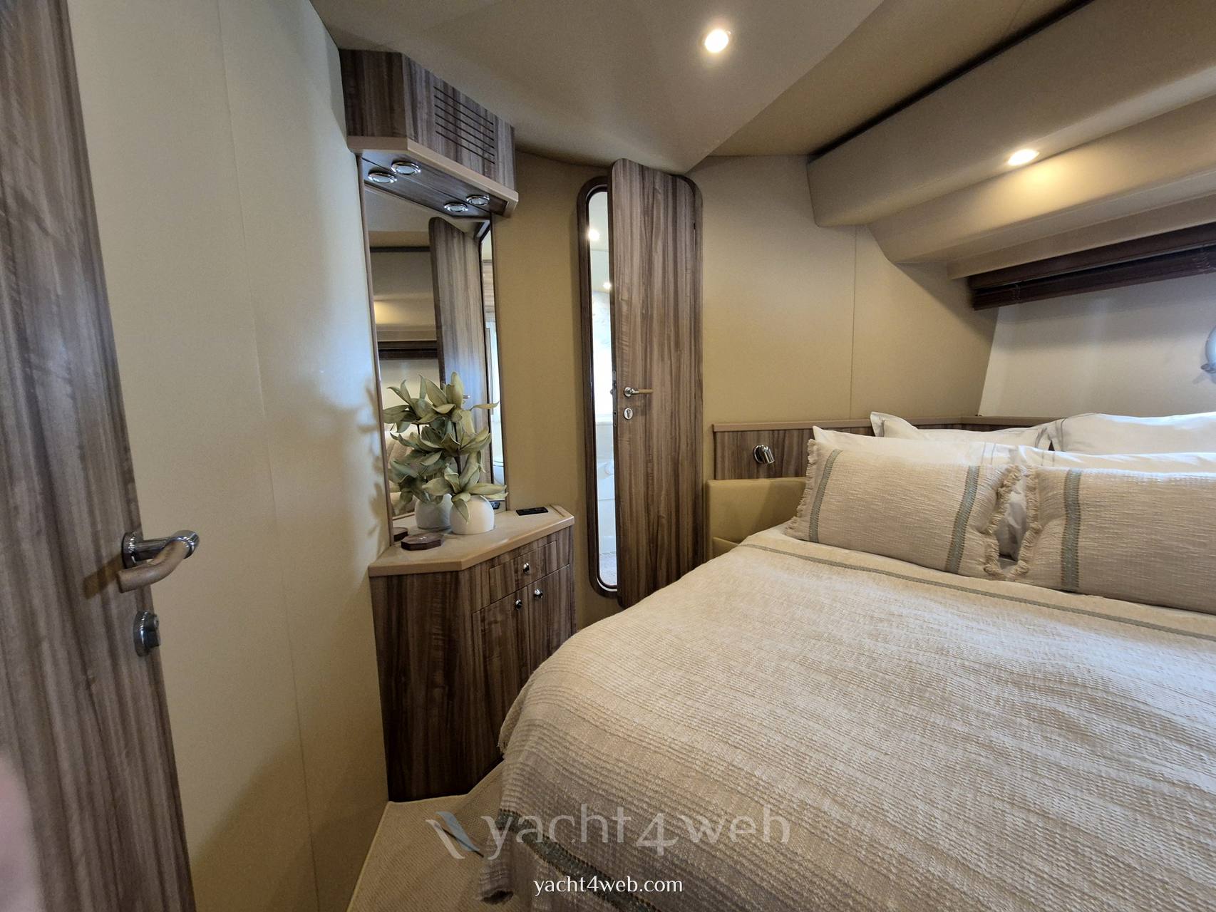 Ferretti yachts 620 Barca a motore usata in vendita