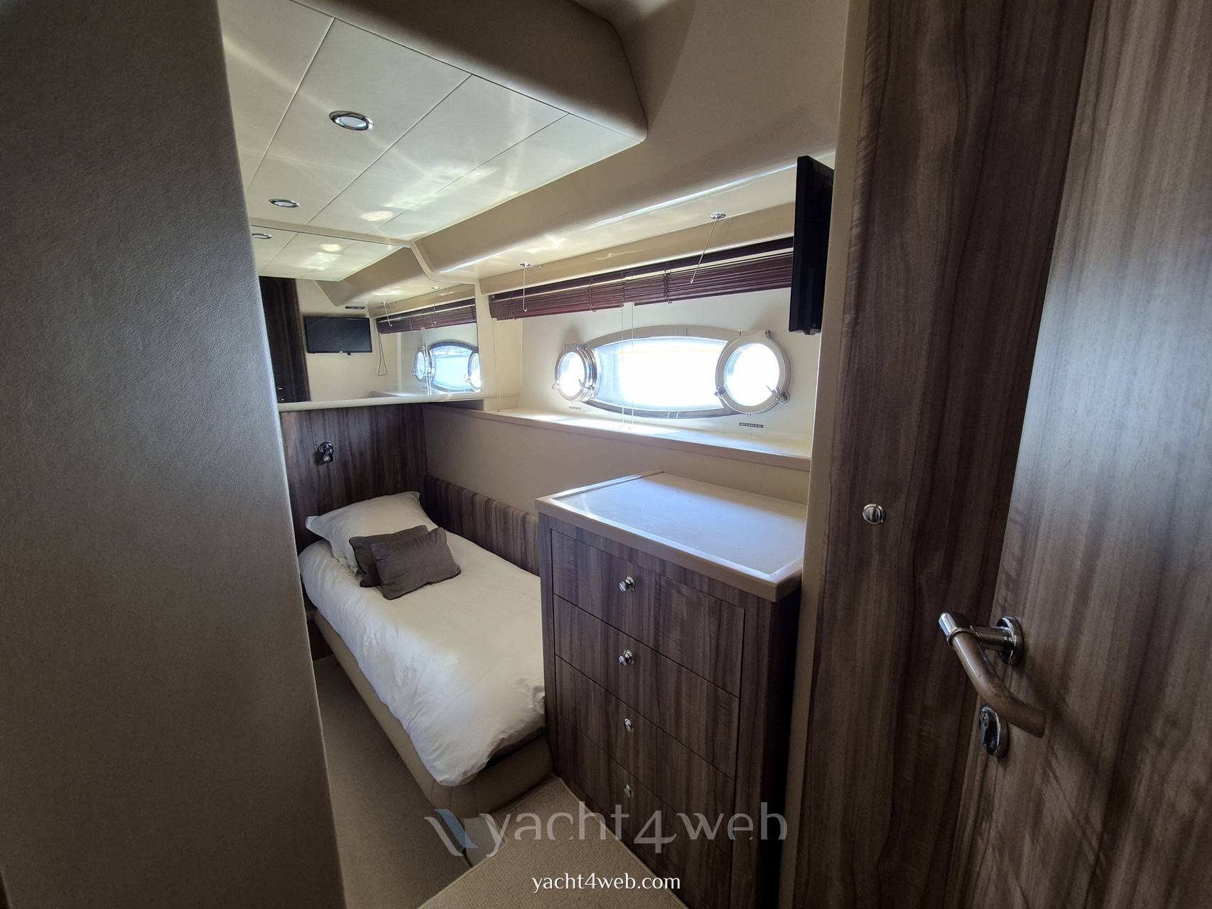 Ferretti yachts 620 0