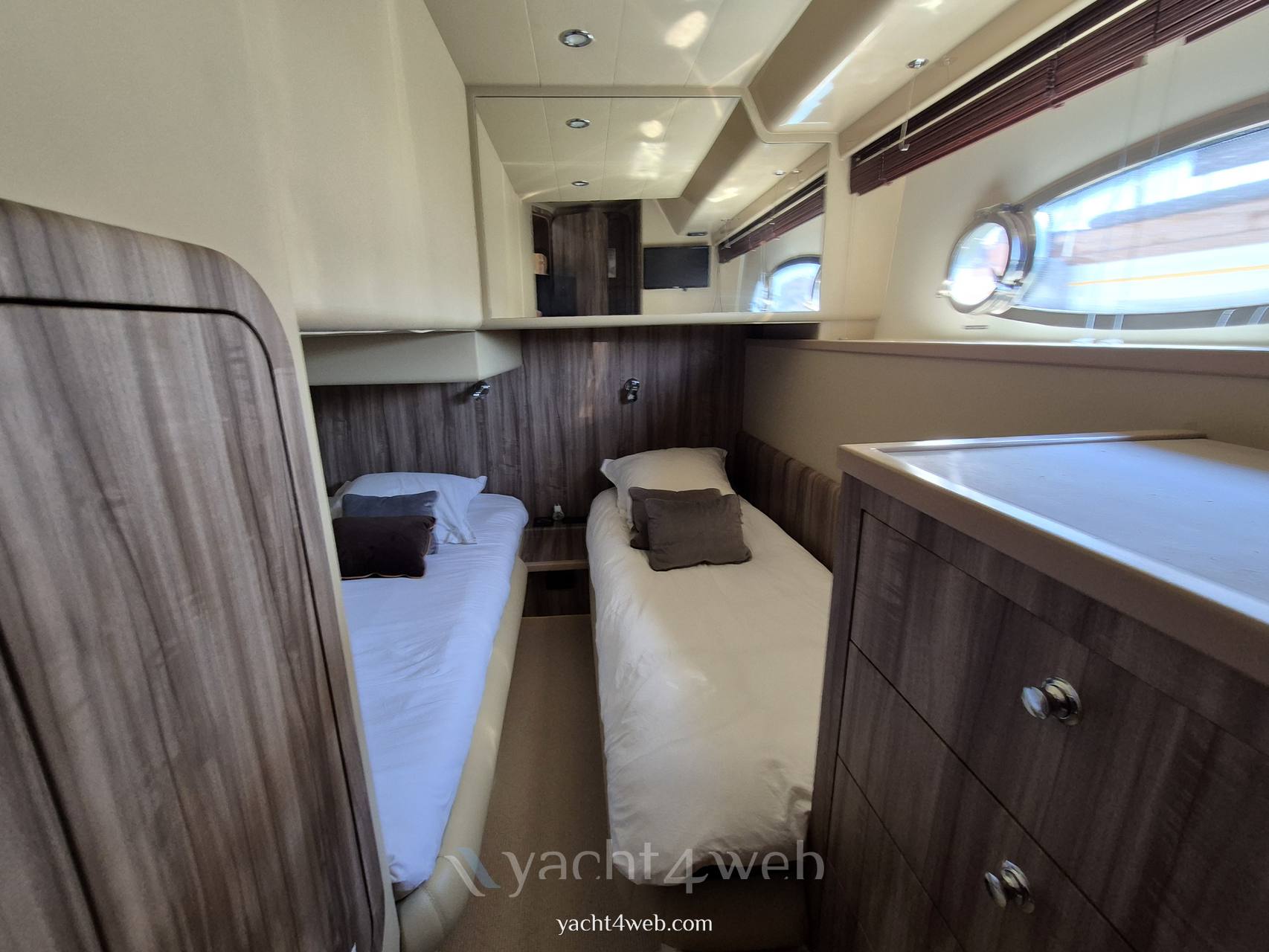 Ferretti yachts 620 fotografia