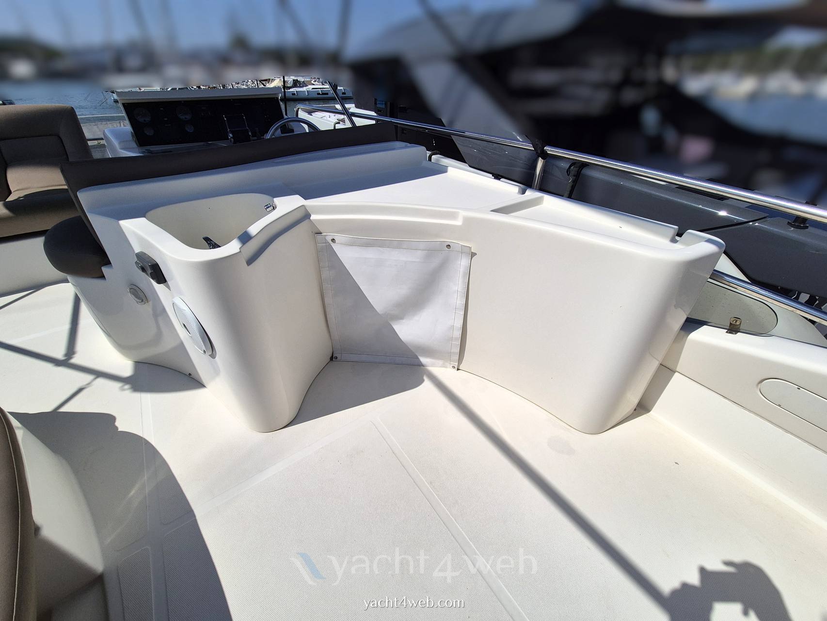 Ferretti yachts 620 Barca a motore usata in vendita