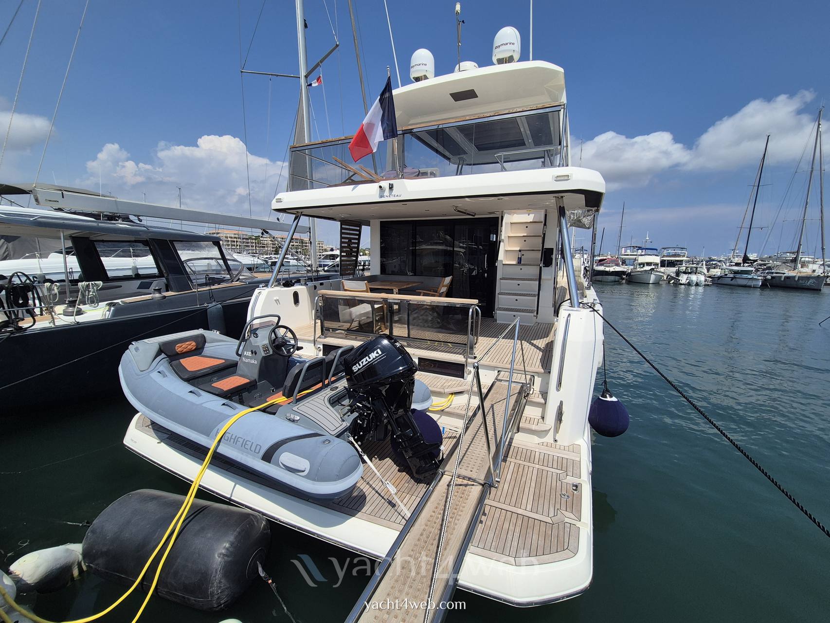 Beneteau Grand trawler 62 Boat используется для продажи