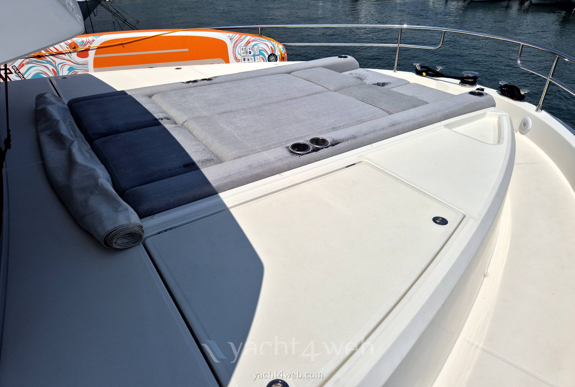 Beneteau Grand trawler 62 лодка