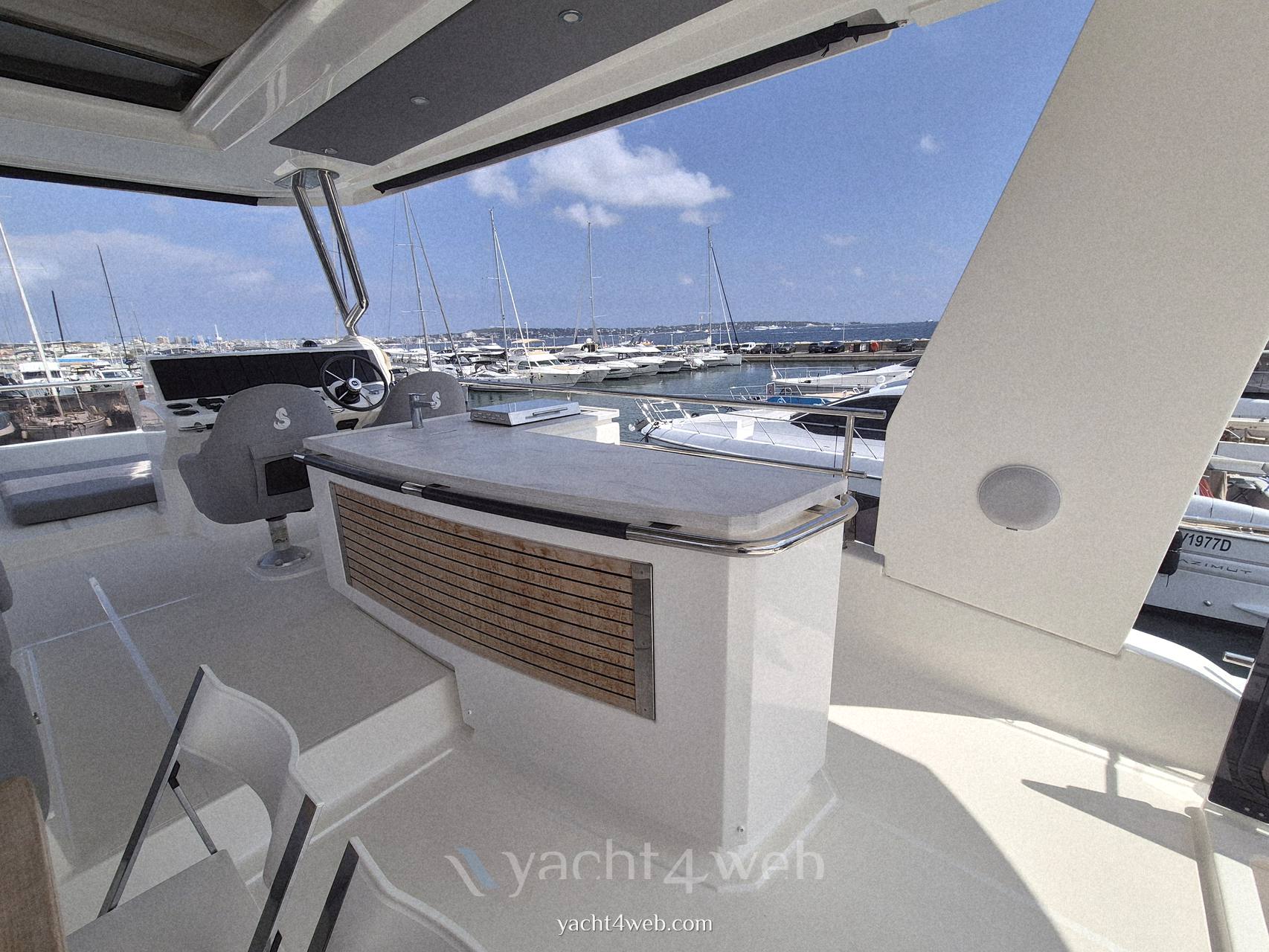 Beneteau Grand trawler 62 лодка