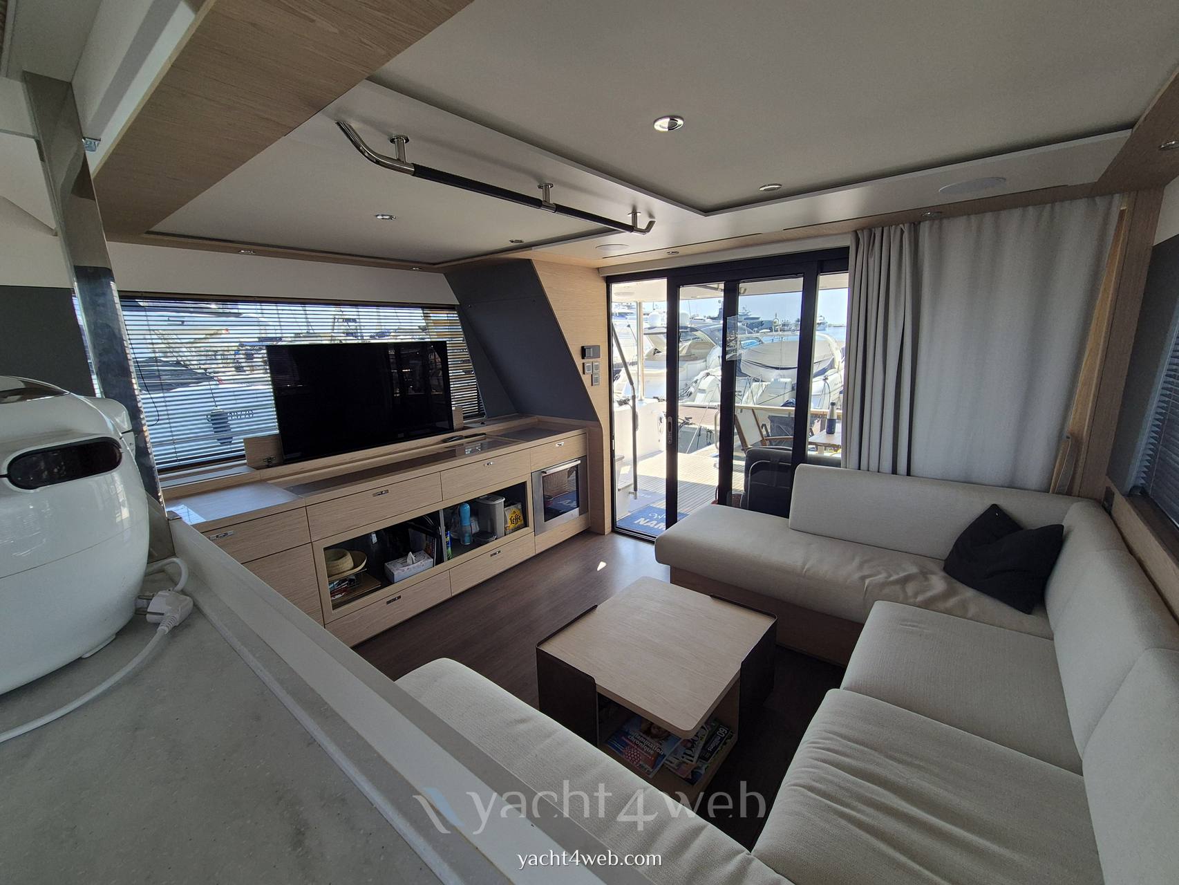 Beneteau Grand trawler 62 лодка