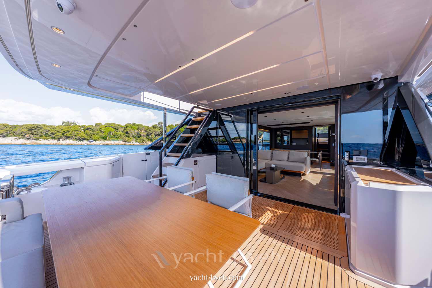 Ferretti yachts 800 barco a motor