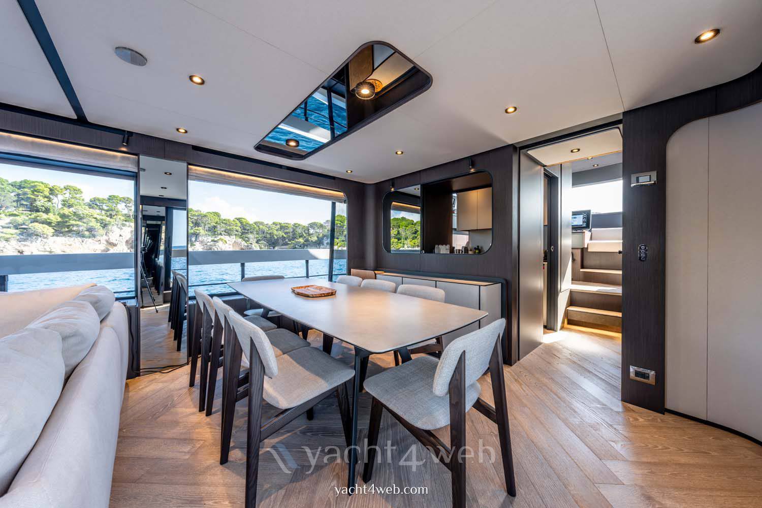 Ferretti yachts 800 Foto