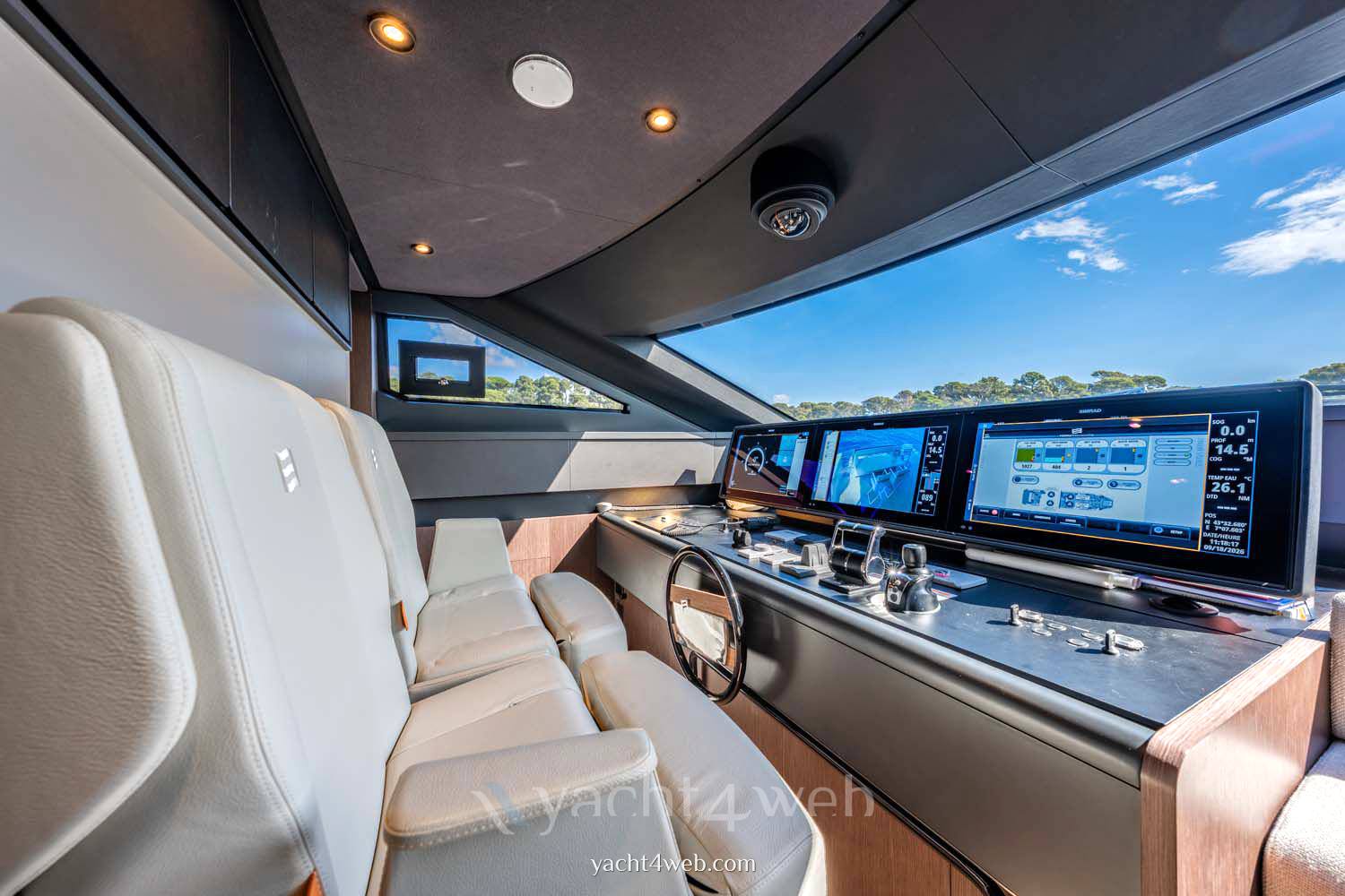 Ferretti yachts 800 Foto