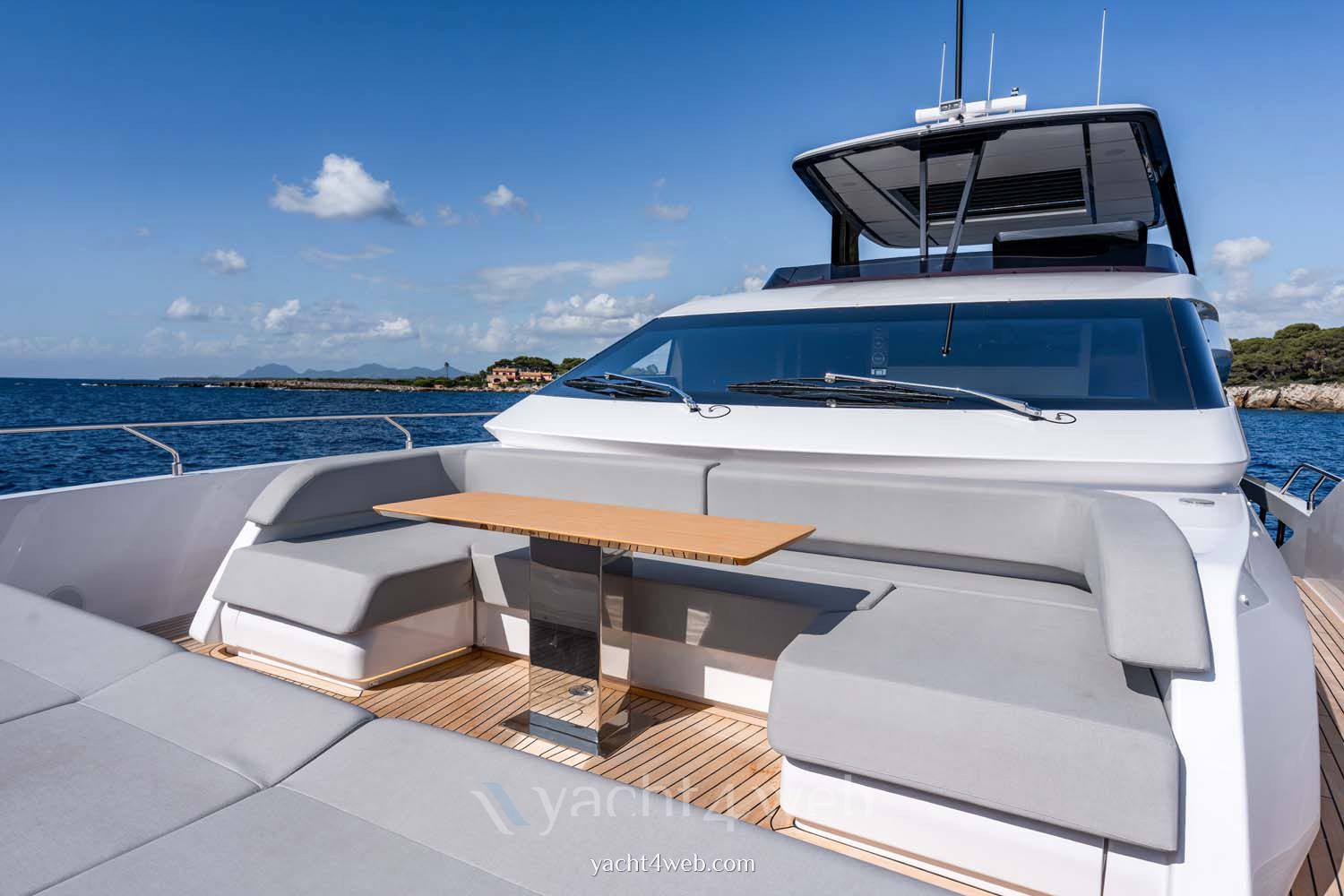 Ferretti yachts 800