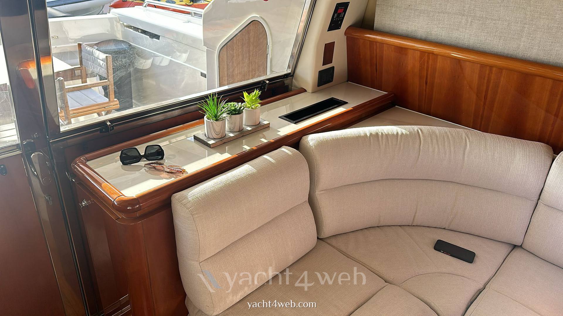 Ferretti yachts 620