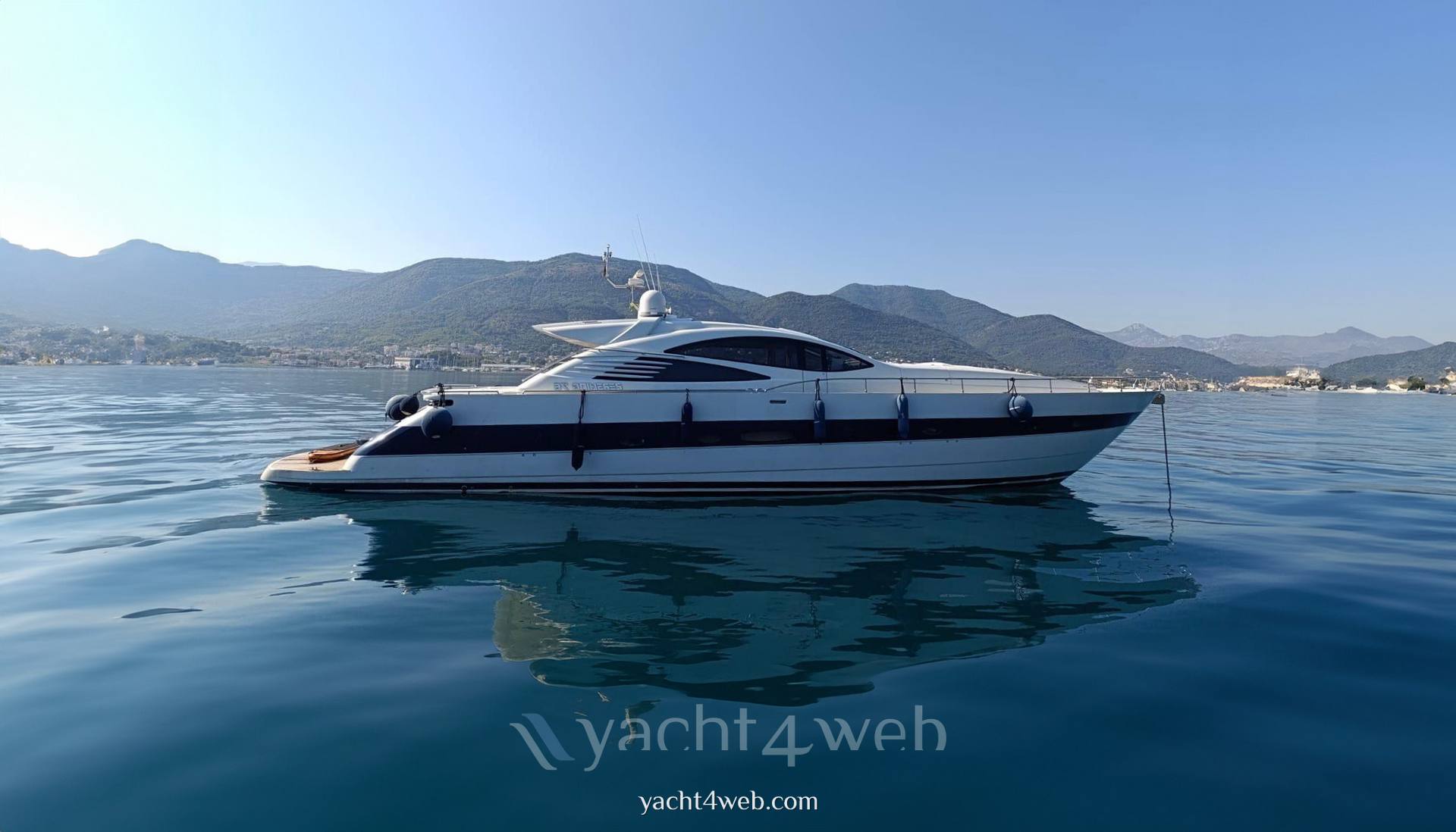 Pershing 76
