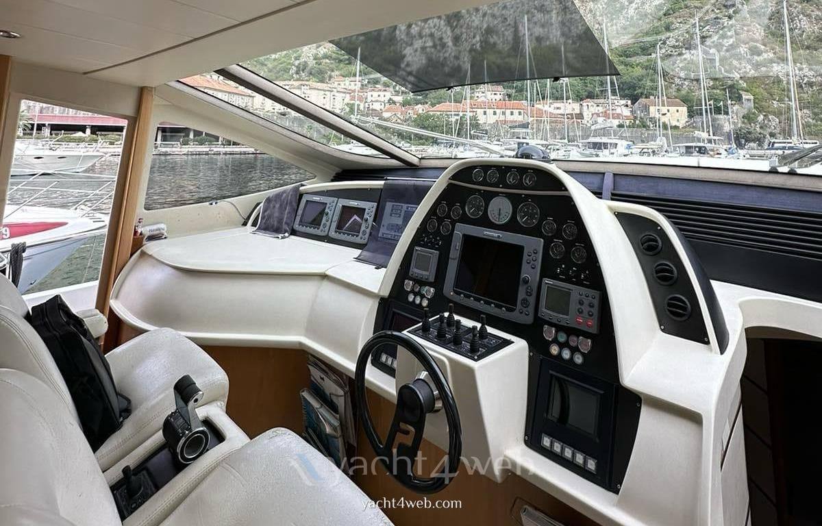 Pershing 76
