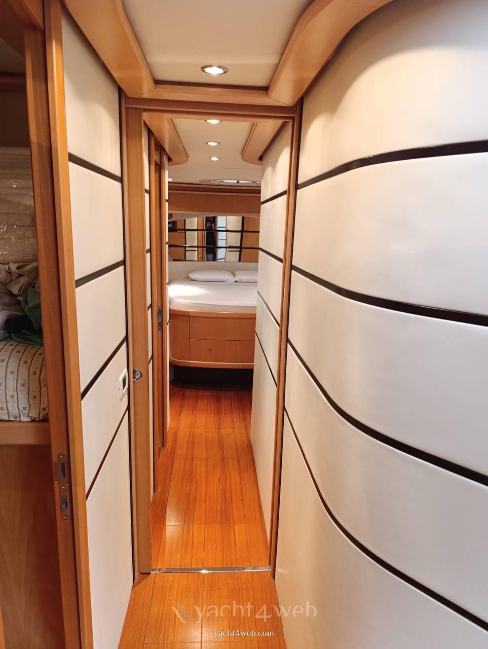 Pershing 76