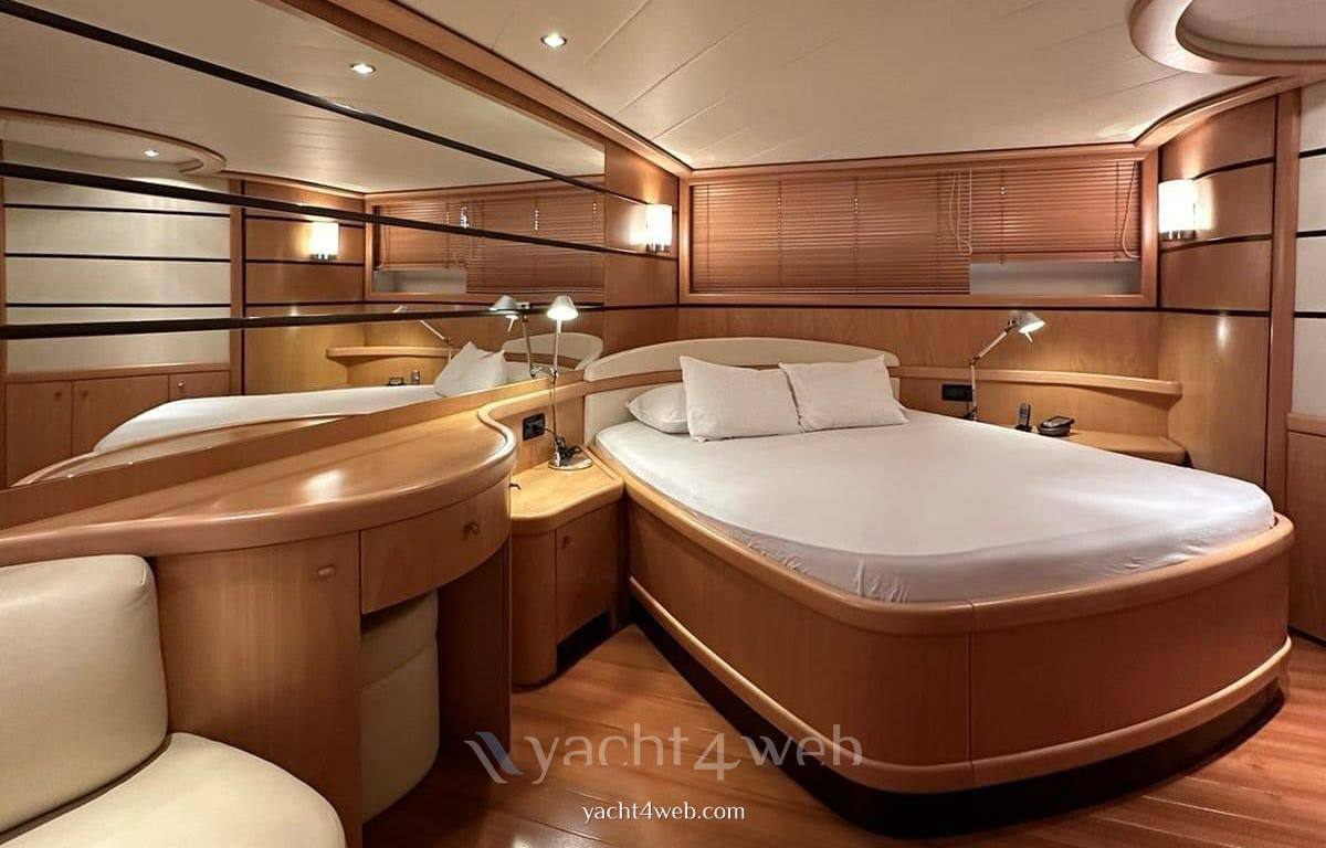 Pershing 76
