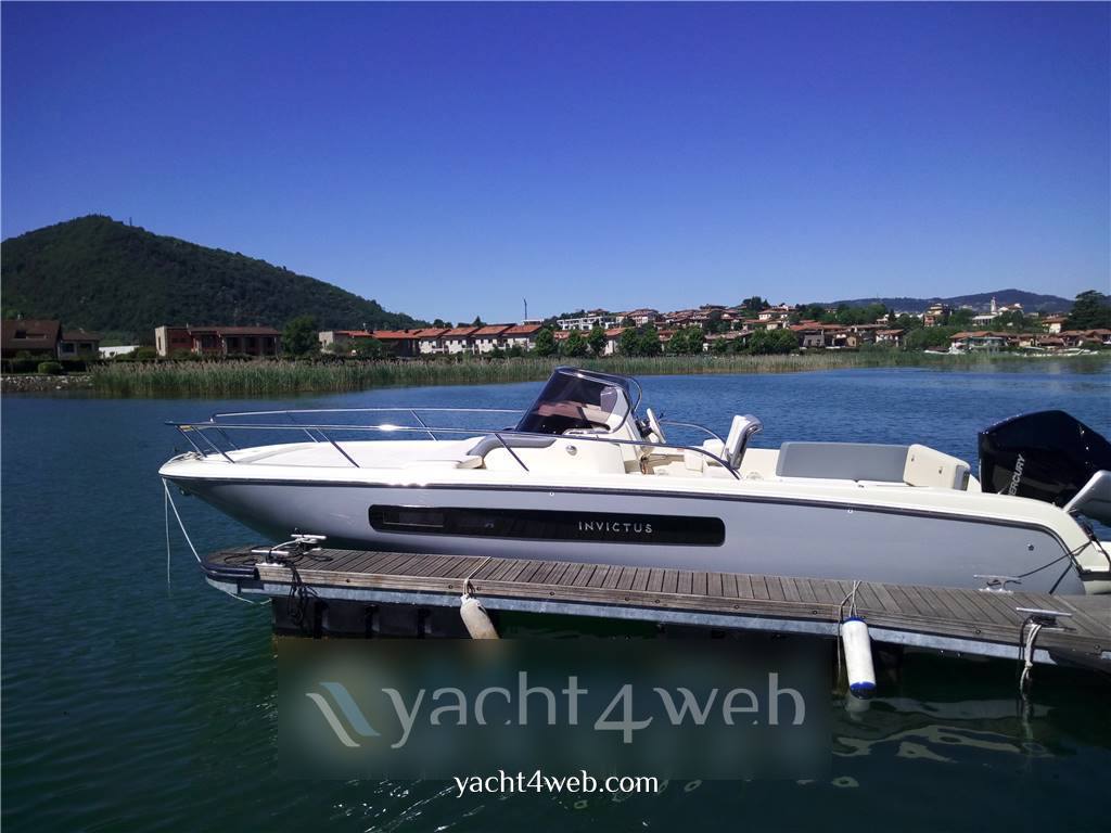 Invictus Cx270 Barca a motore nuova in vendita