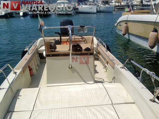 Boston whaler Boston whaler 18 outrage