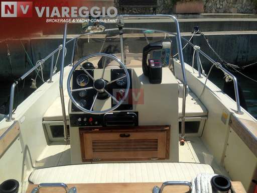 Boston whaler Boston whaler 18 outrage